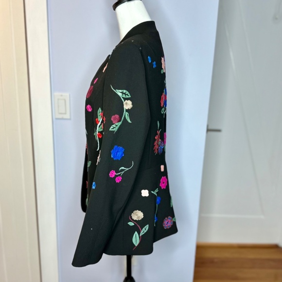 Carlisle Collection Black fitted blazer w/colorful appliqué flowers. Size 8 EUC - Picture 2 of 15